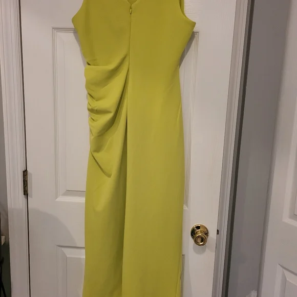 Gibson Latimer Elegant Lime Green Sleeveless Dress - Picture 3 of 5